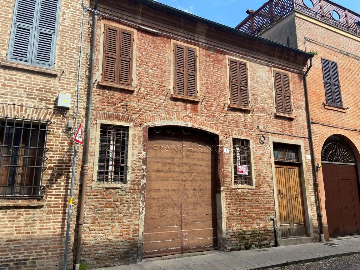 Appartamento in vendita a Ferrara, 5 locali, zona ro storico, prezzo € 300.000 | PortaleAgenzieImmobiliari.it