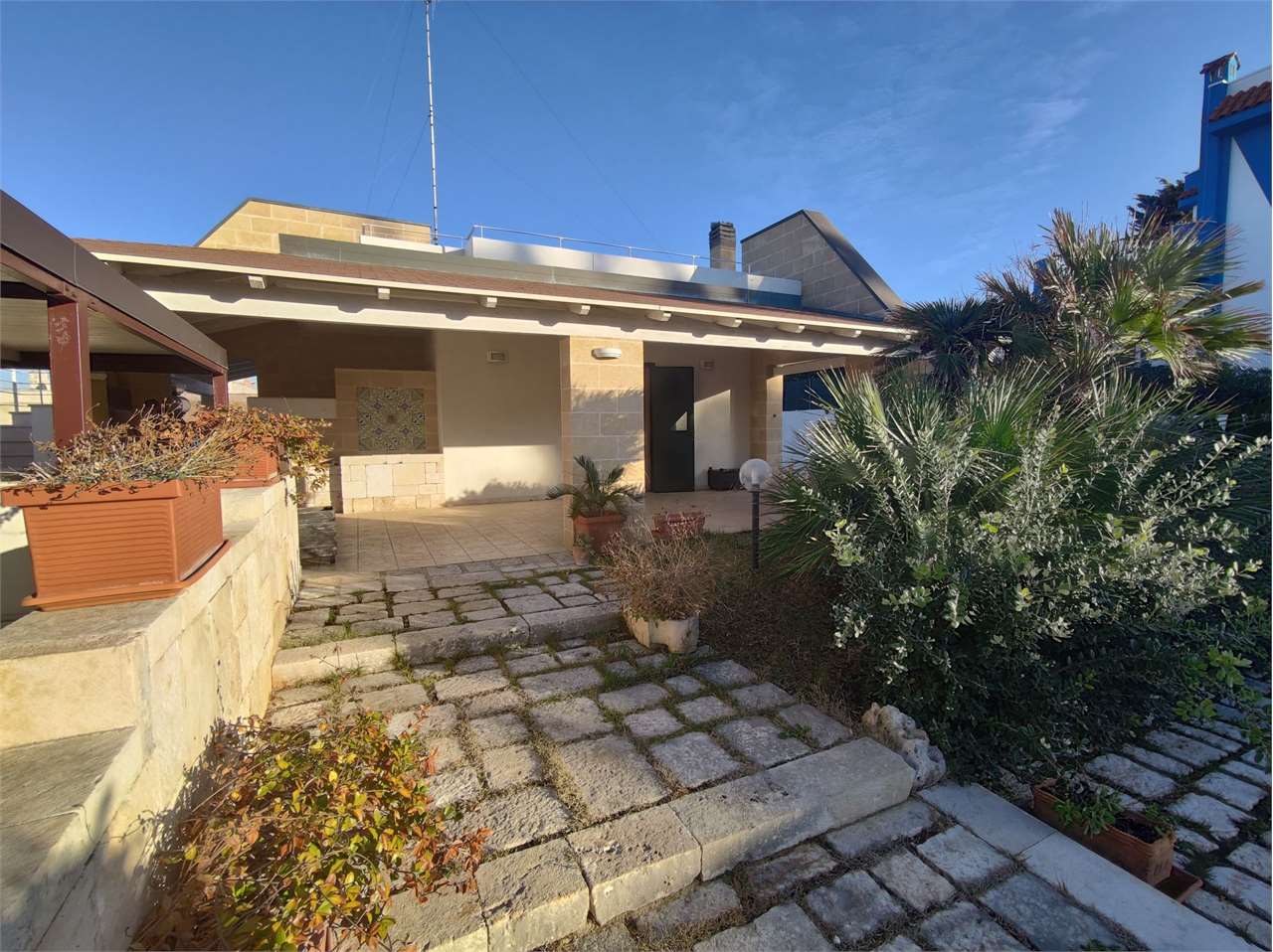 Villa in vendita a Mola di Bari, 10 locali, prezzo € 510.000 | PortaleAgenzieImmobiliari.it