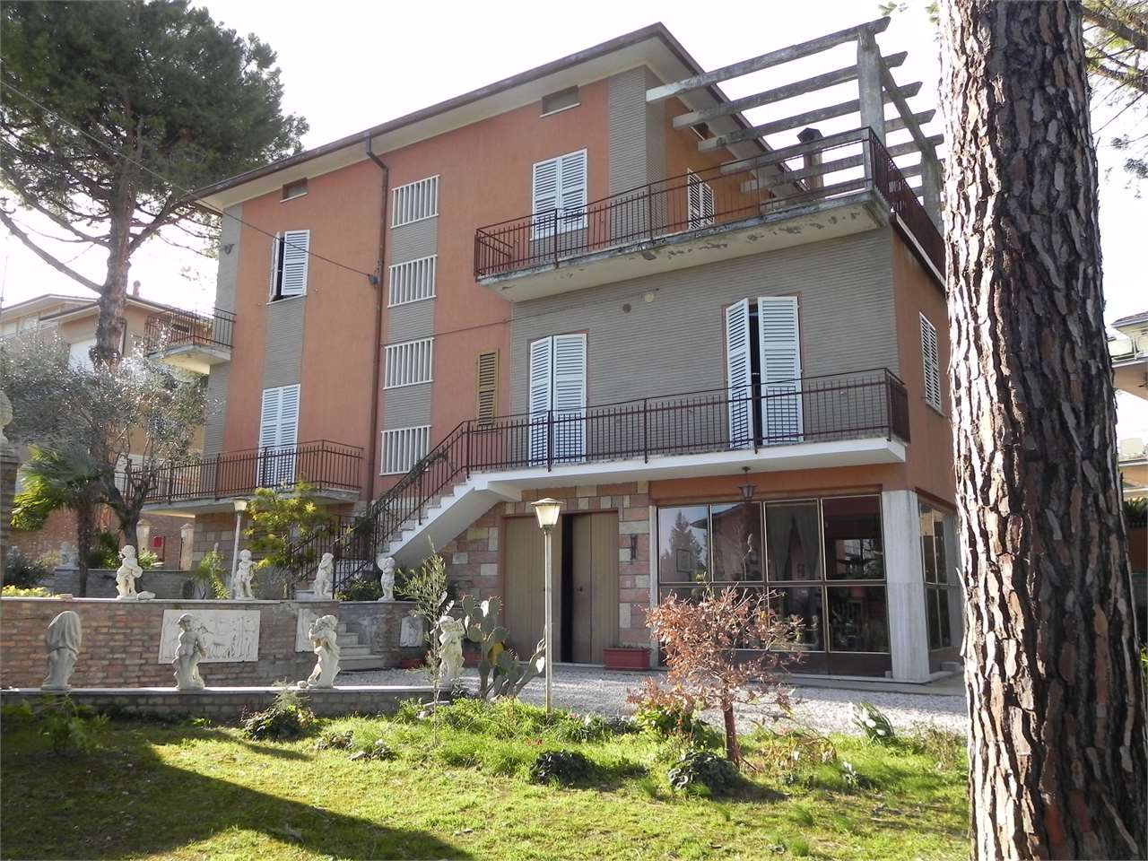 Villa in vendita a Corinaldo, 18 locali, prezzo € 270.000 | PortaleAgenzieImmobiliari.it