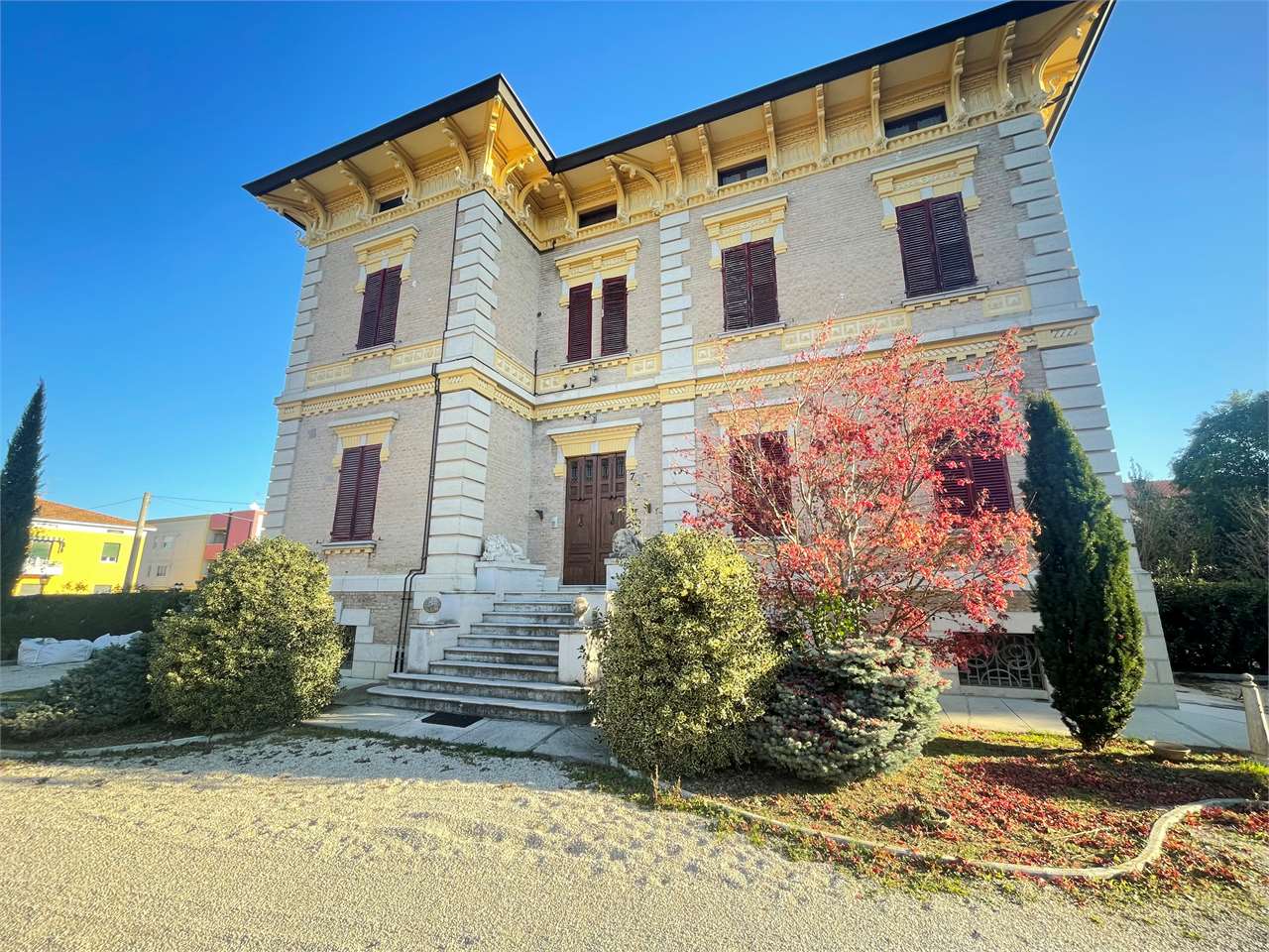 Villa in vendita a Chiaravalle, 11 locali, prezzo € 610.000 | PortaleAgenzieImmobiliari.it