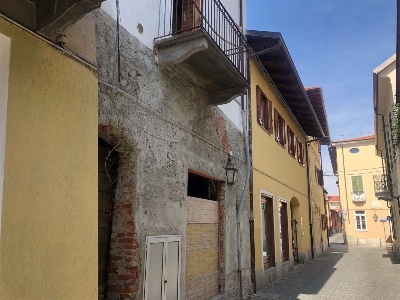 Rustico / Casale in vendita a Ciriè, 7 locali, zona Località: Centrale, prezzo € 125.000 | CambioCasa.it