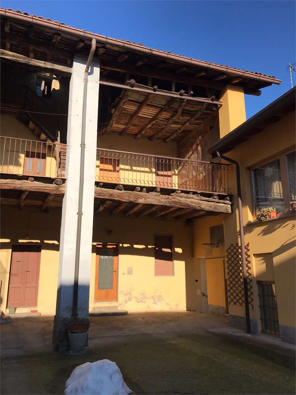 Rustico / Casale in vendita a Capiago Intimiano, 4 locali, prezzo € 45.000 | PortaleAgenzieImmobiliari.it