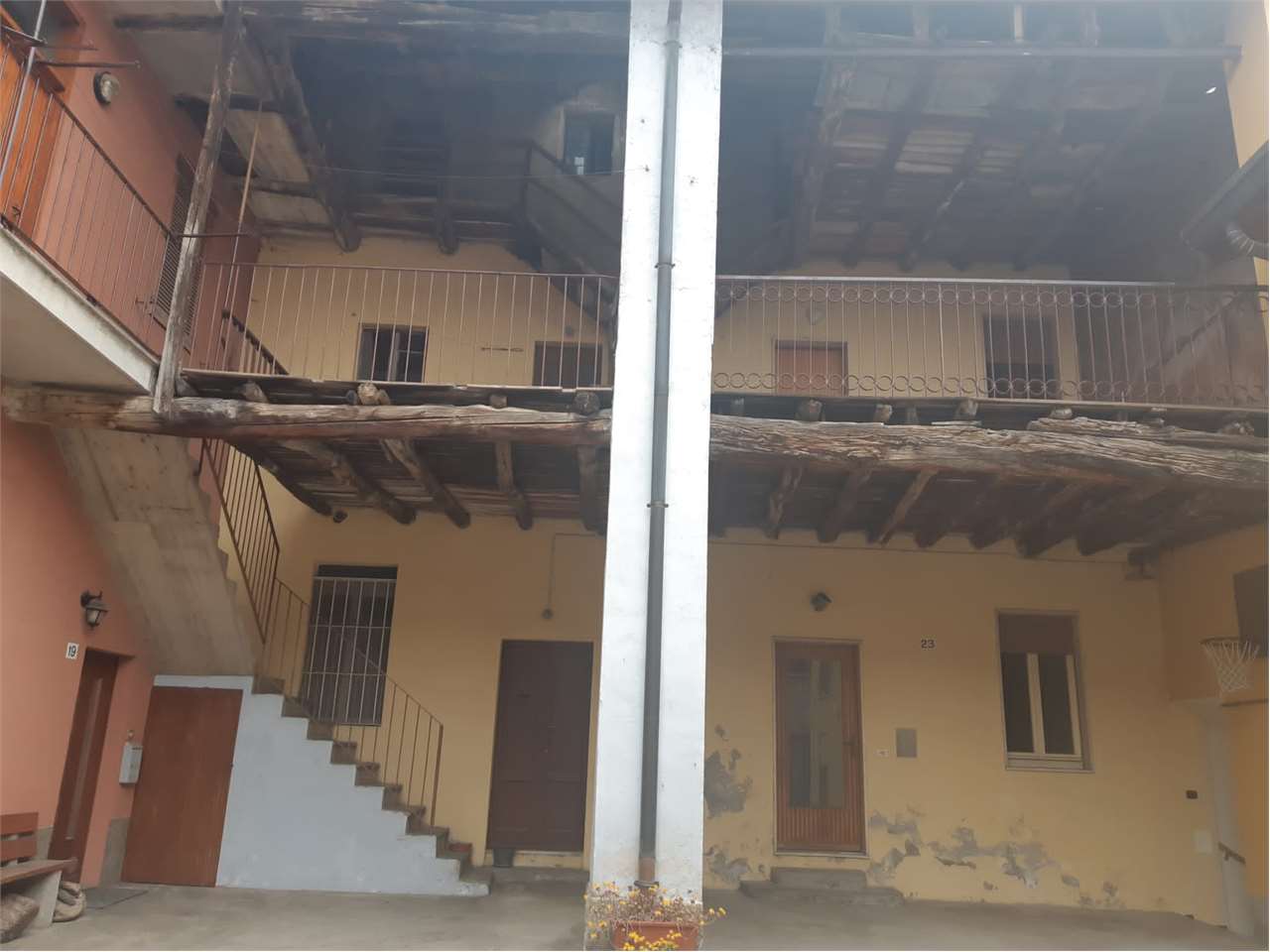 Rustico / Casale in vendita a Capiago Intimiano, 5 locali, prezzo € 73.000 | PortaleAgenzieImmobiliari.it