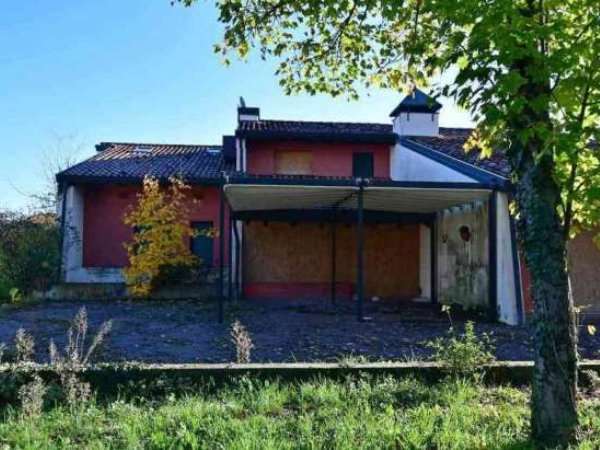 Villa in vendita a Susegana, 194 locali, zona osco, prezzo € 421.500 | PortaleAgenzieImmobiliari.it