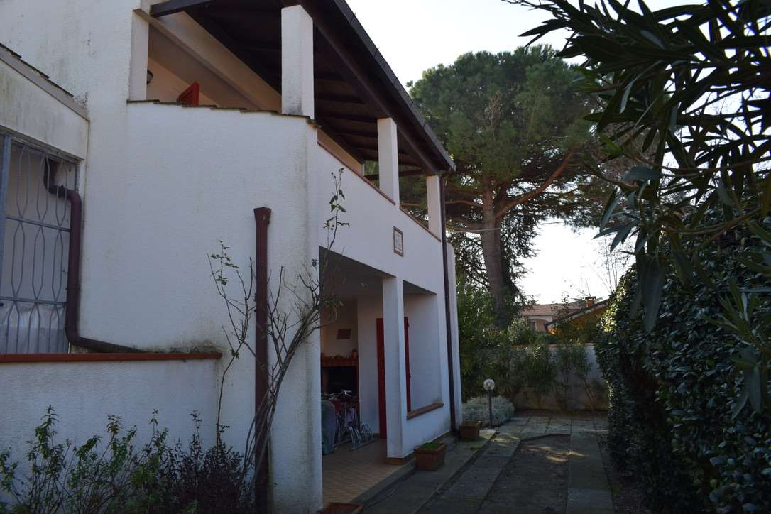 Villa a Schiera in affitto a Comacchio, 10 locali, zona di Volano, prezzo € 2.500 | PortaleAgenzieImmobiliari.it