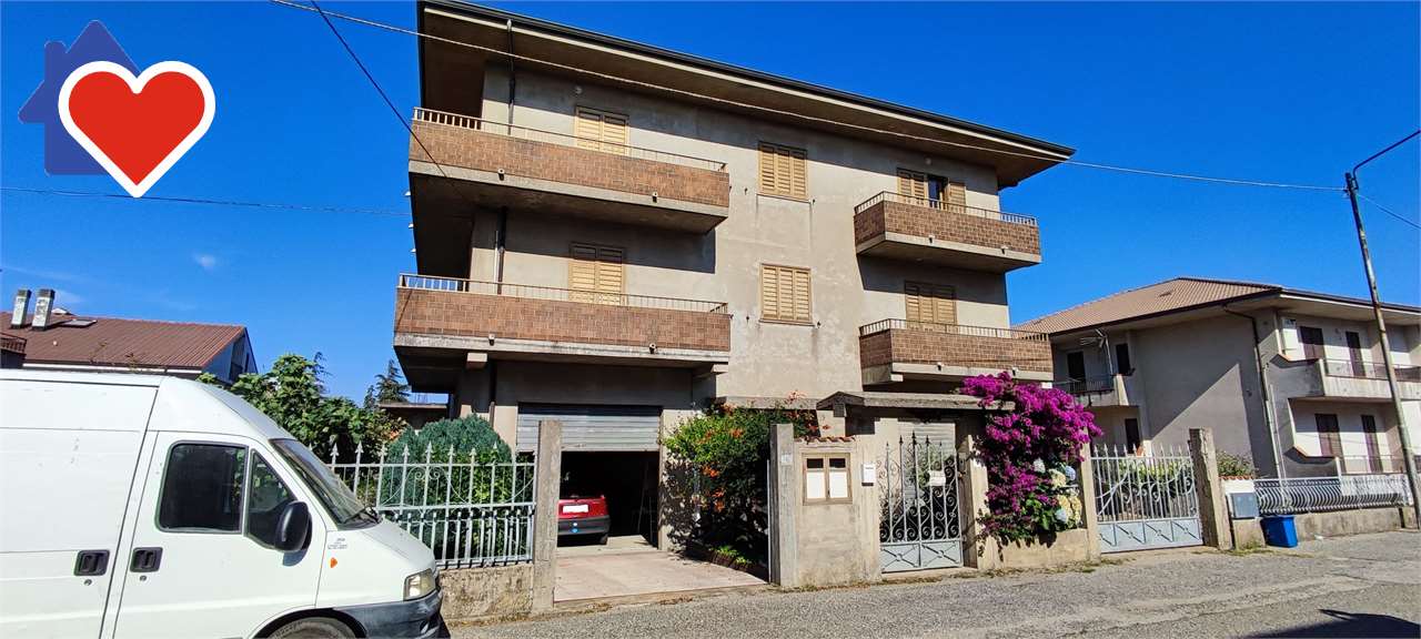 Palazzo / Stabile in vendita a Girifalco, 7 locali, prezzo € 269.000 | PortaleAgenzieImmobiliari.it