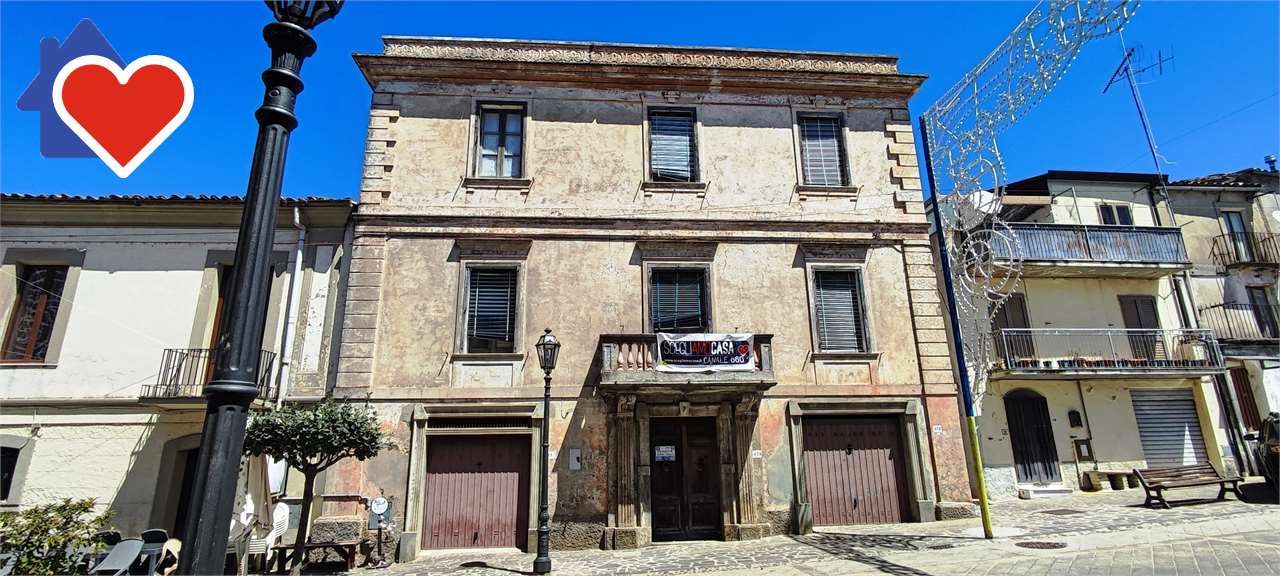 Palazzo / Stabile in vendita a Girifalco, 11 locali, prezzo € 125.000 | PortaleAgenzieImmobiliari.it