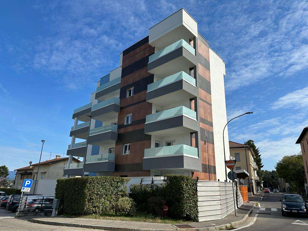 Appartamento in vendita a Cantù, 4 locali, prezzo € 288.000 | CambioCasa.it
