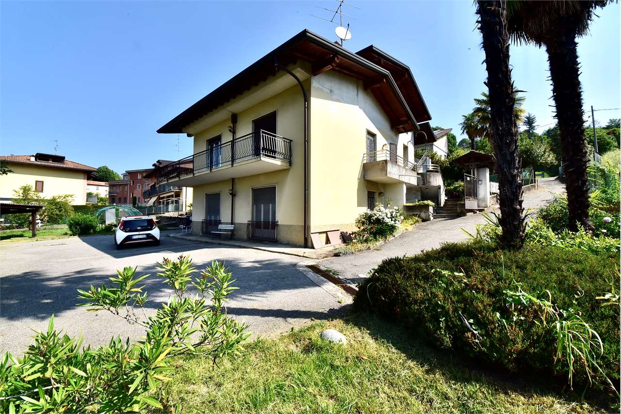 Villa in vendita a Capiago Intimiano, 10 locali, prezzo € 480.000 | PortaleAgenzieImmobiliari.it
