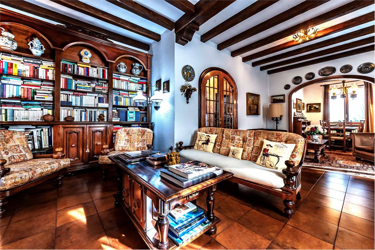Villa in vendita a Cantù, 5 locali, prezzo € 480.000 | PortaleAgenzieImmobiliari.it