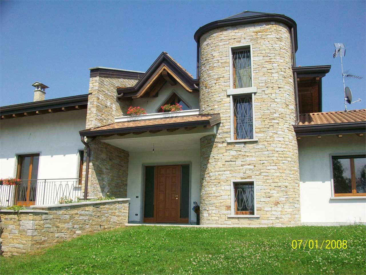 Villa in vendita a Agrate Conturbia, 7 locali, Trattative riservate | CambioCasa.it