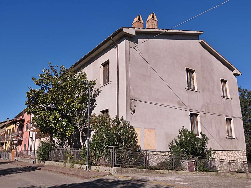 Villa a Schiera in vendita a Baschi, 8 locali, prezzo € 165.000 | CambioCasa.it