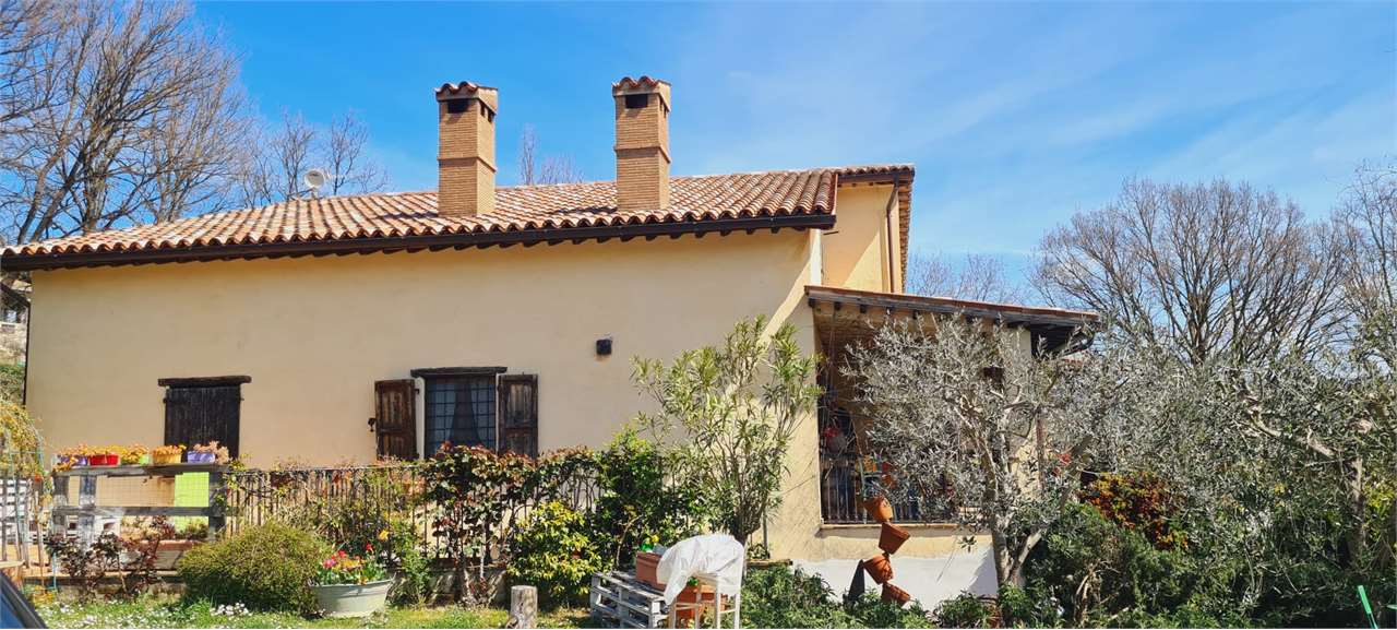 Villa in vendita a Spoleto, 7 locali, prezzo € 720.000 | PortaleAgenzieImmobiliari.it