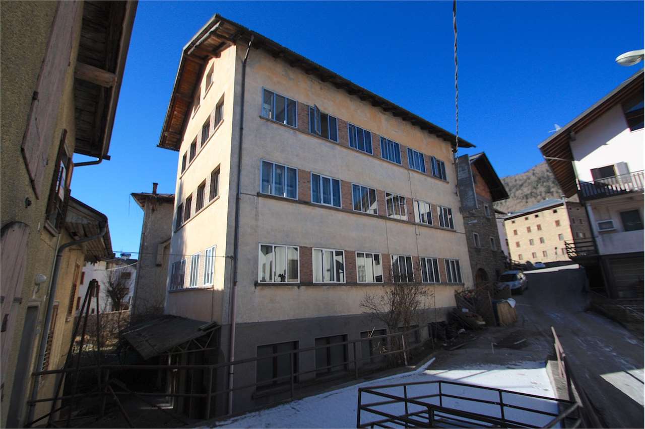 Palazzo / Stabile in vendita a Domegge di Cadore, 10 locali, prezzo € 105.000 | PortaleAgenzieImmobiliari.it