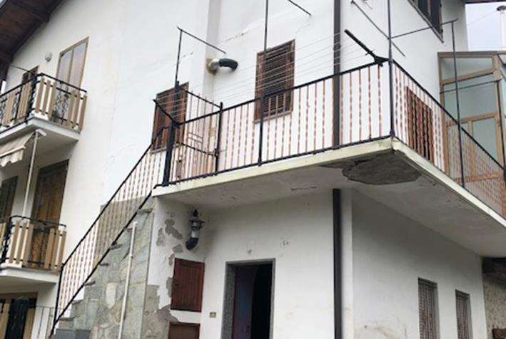 Appartamento in vendita a Pinasca, 4 locali, prezzo € 39.750 | PortaleAgenzieImmobiliari.it
