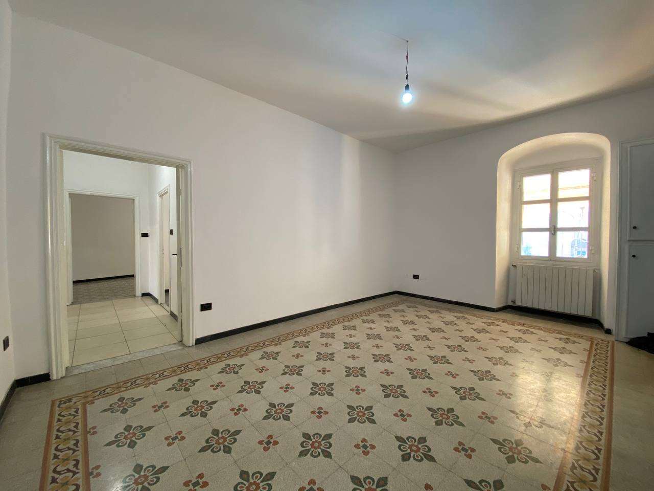 Appartamento in vendita a Imperia, 6 locali, zona lia centro, prezzo € 220.000 | PortaleAgenzieImmobiliari.it