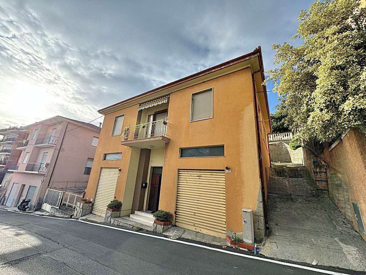 Villa in vendita a Imperia, 7 locali, zona o Maurizio periferia, prezzo € 320.000 | PortaleAgenzieImmobiliari.it