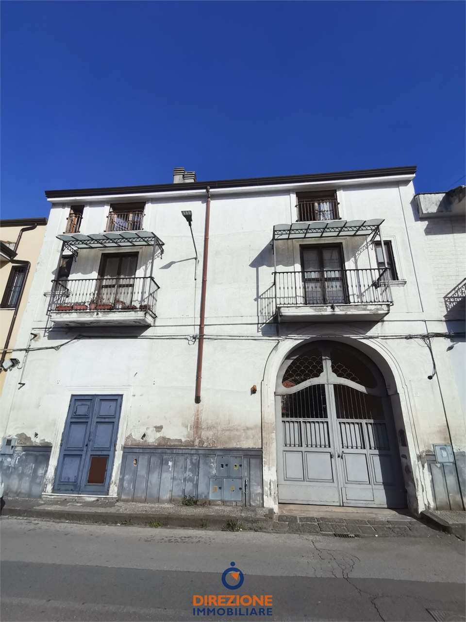 Palazzo / Stabile in vendita a Aversa, 12 locali, zona Località: NORD/EST, prezzo € 570.000 | CambioCasa.it