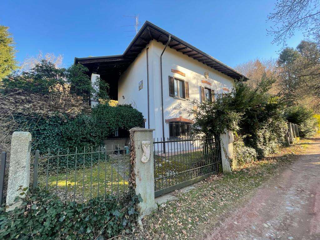 Villa in vendita a Taino, 4 locali, zona Zona: Campaccio, prezzo € 348.000 | CambioCasa.it