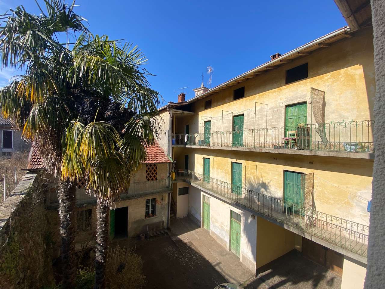 Rustico / Casale in vendita a Orino, 22 locali, prezzo € 180.000 | PortaleAgenzieImmobiliari.it