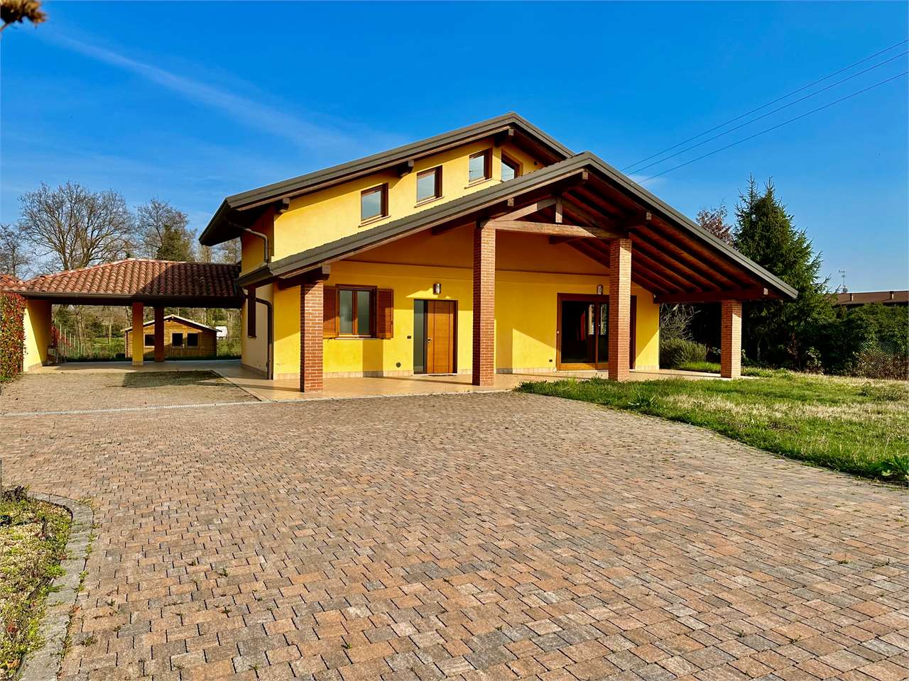 Villa in vendita a Agrate Conturbia, 5 locali, prezzo € 430.000 | CambioCasa.it