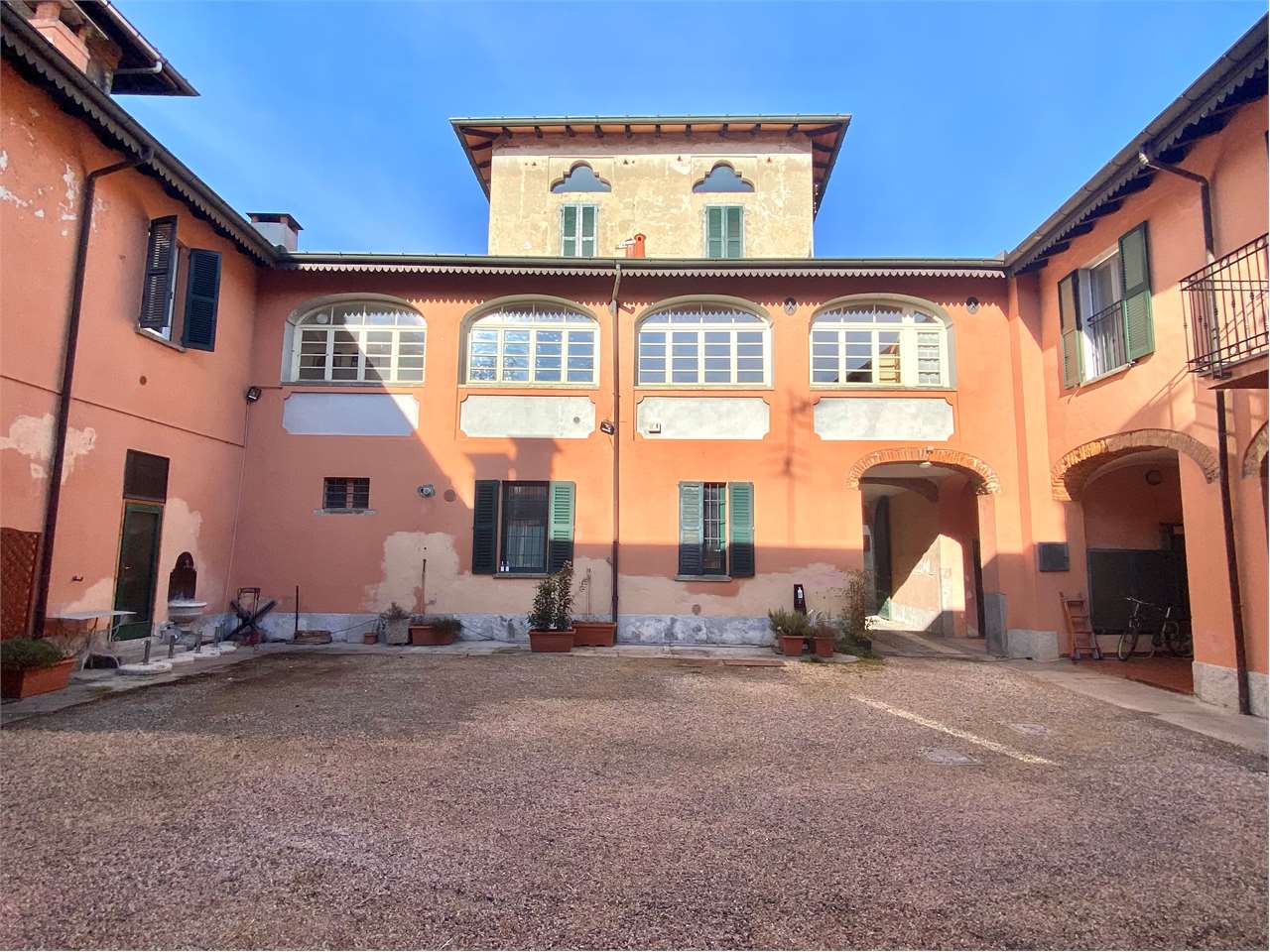 Appartamento in vendita a Angera, 4 locali, prezzo € 300.000 | CambioCasa.it