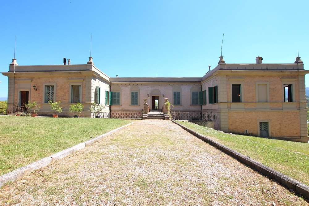Villa in vendita a Spoleto, 51 locali, Trattative riservate | PortaleAgenzieImmobiliari.it