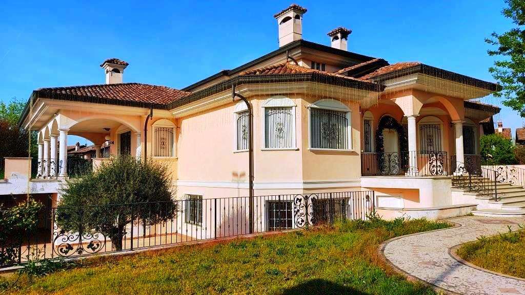 Villa in vendita a Motta Visconti, 18 locali, prezzo € 850.000 | CambioCasa.it
