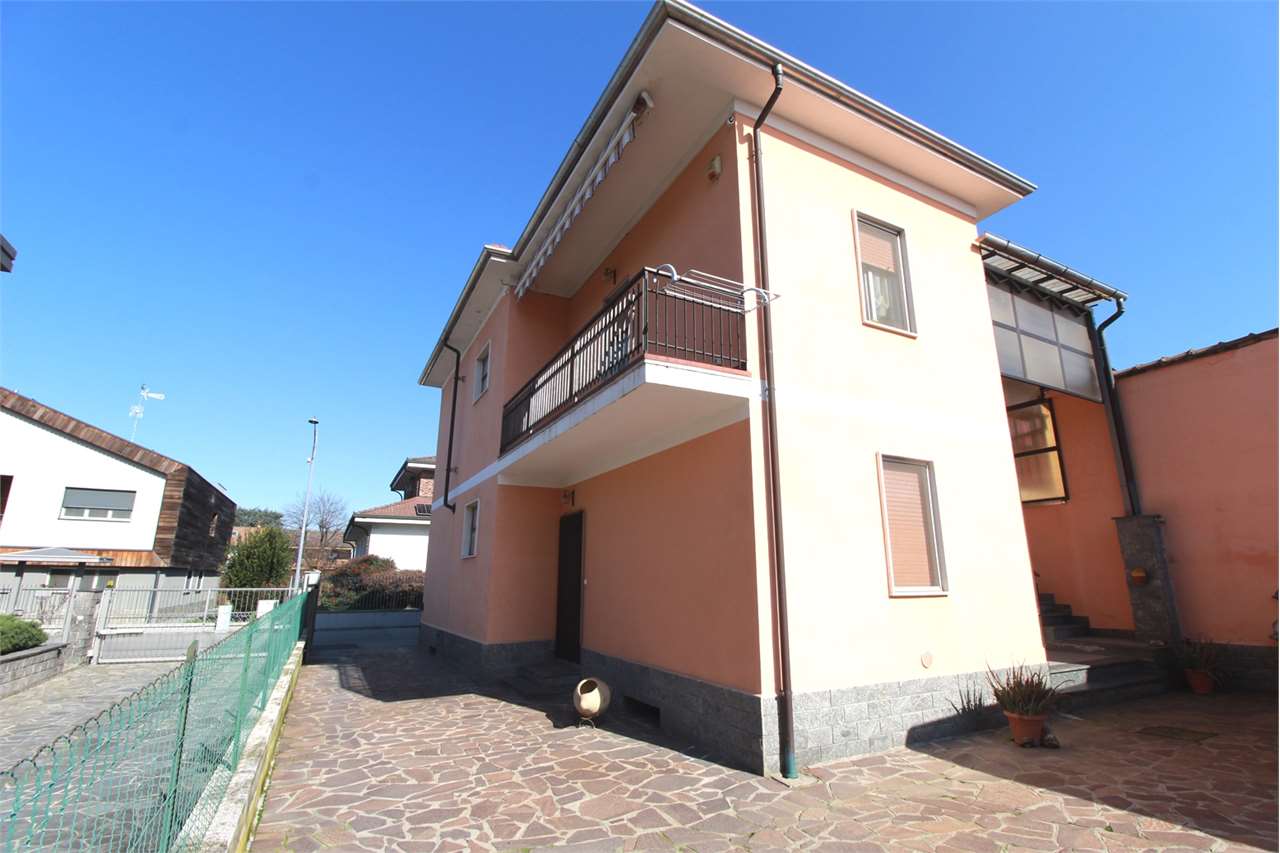 Villa in vendita a Novara, 6 locali, zona Località: Pernate, prezzo € 345.000 | PortaleAgenzieImmobiliari.it
