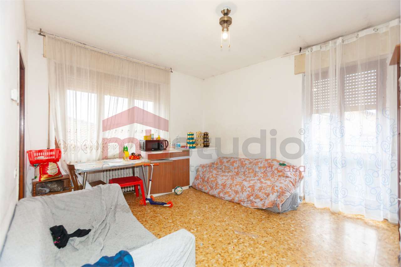 Appartamento in vendita a Lonate Ceppino, 3 locali, prezzo € 60.200 | PortaleAgenzieImmobiliari.it