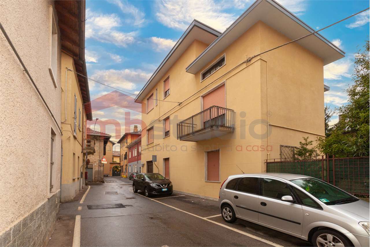 Palazzo / Stabile in vendita a Lonate Ceppino