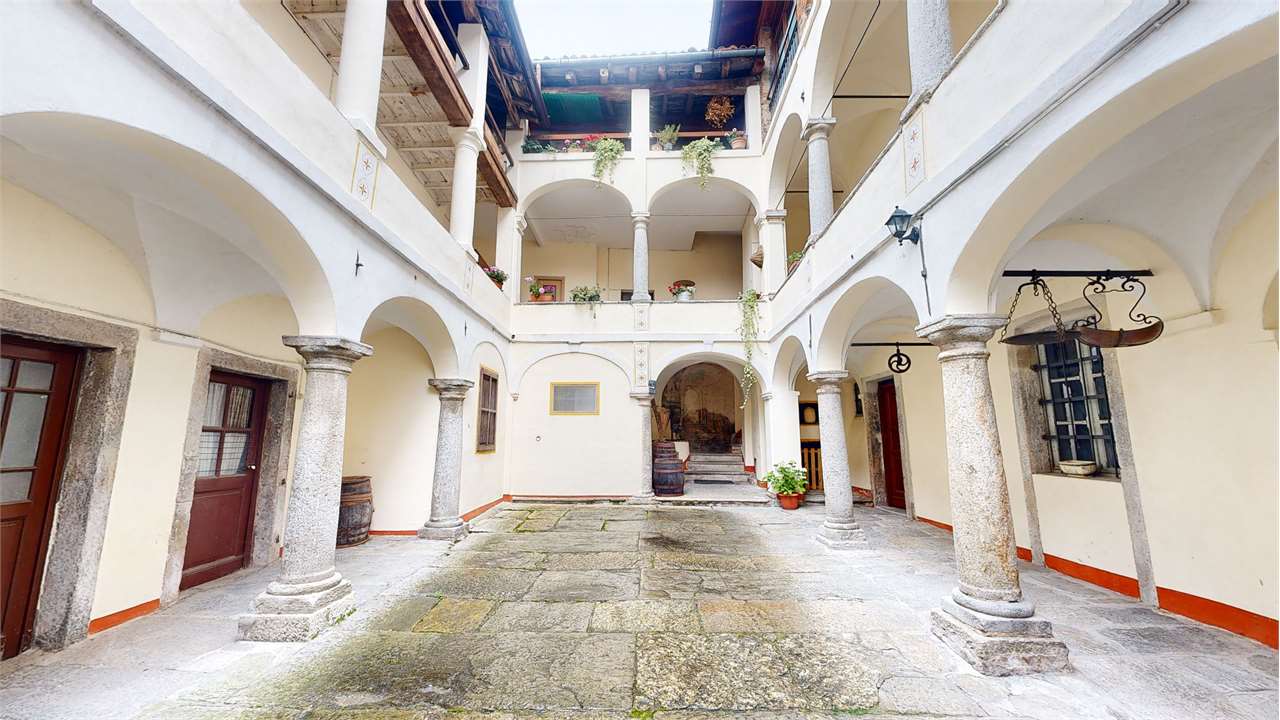 Appartamento in vendita a Castello Cabiaglio, 8 locali, prezzo € 300.000 | PortaleAgenzieImmobiliari.it
