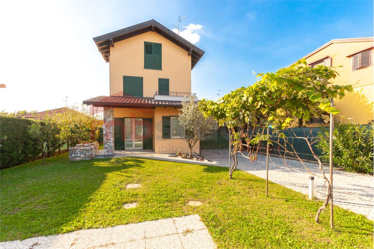 Villa in vendita a Carbonate, 5 locali, prezzo € 393.000 | PortaleAgenzieImmobiliari.it