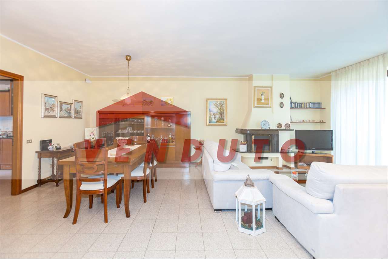 Villa in vendita a Carbonate, 5 locali, prezzo € 407.000 | PortaleAgenzieImmobiliari.it