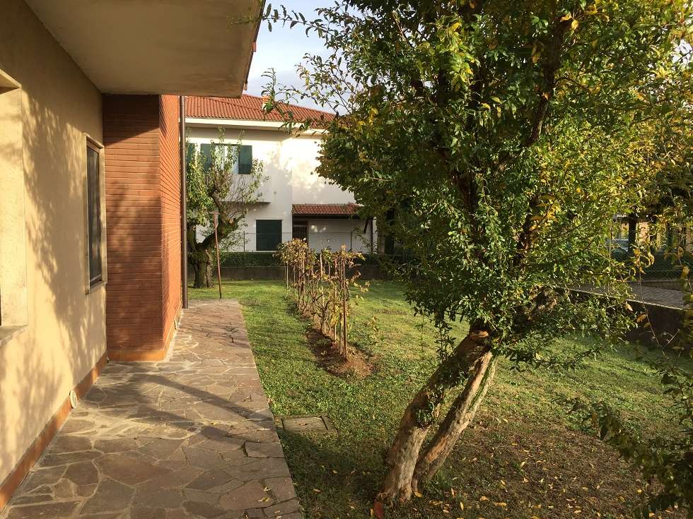 Villa in vendita a Arcene, 9 locali, prezzo € 290.000 | CambioCasa.it