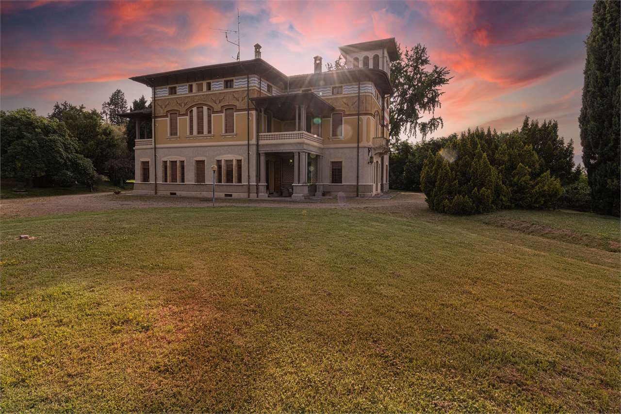 Villa in vendita a Casalgrande, 26 locali, zona Zona: Veggia, Trattative riservate | CambioCasa.it