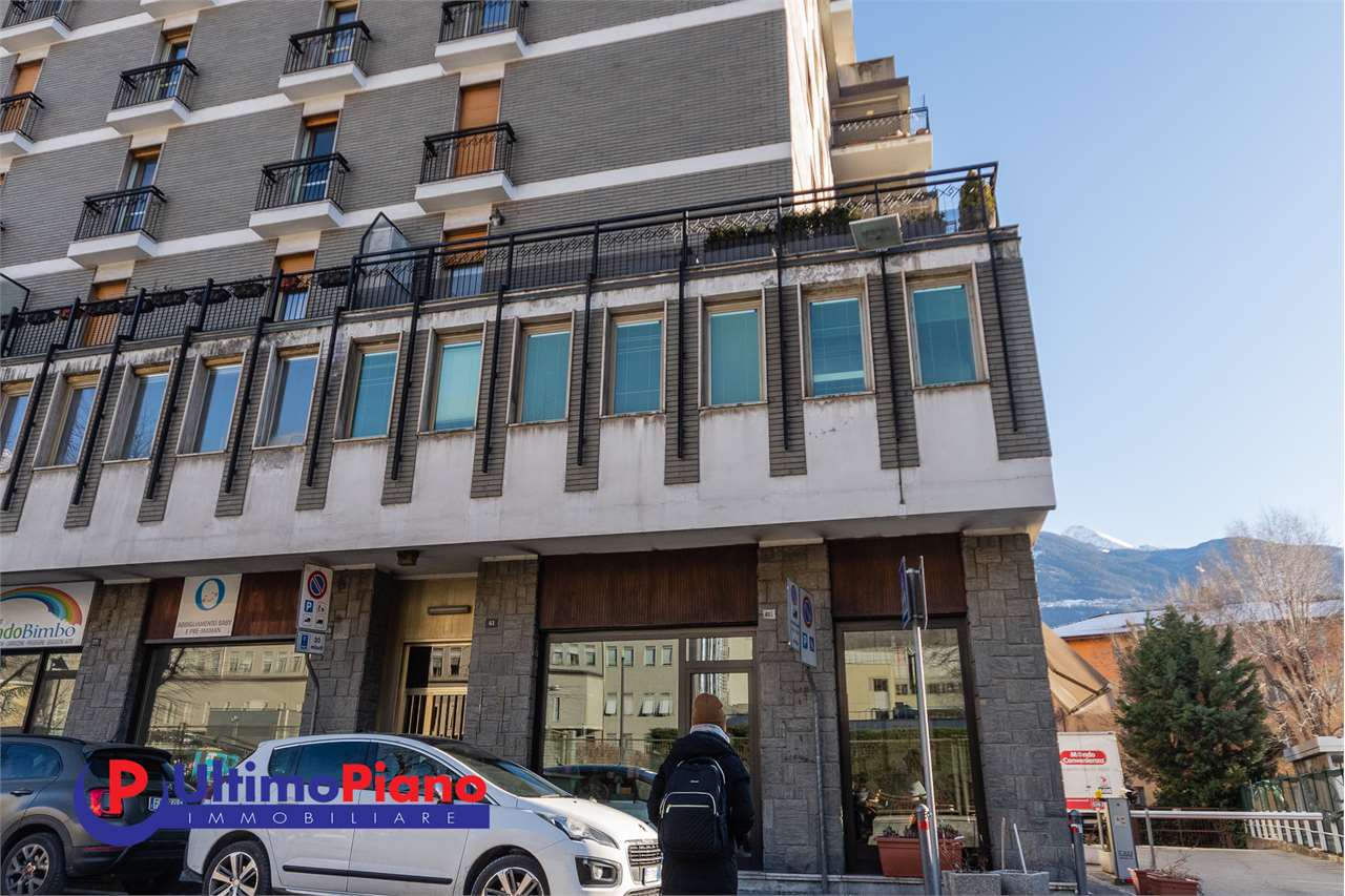 Ufficio / Studio in vendita a Aosta, 10 locali, prezzo € 195.000 | PortaleAgenzieImmobiliari.it