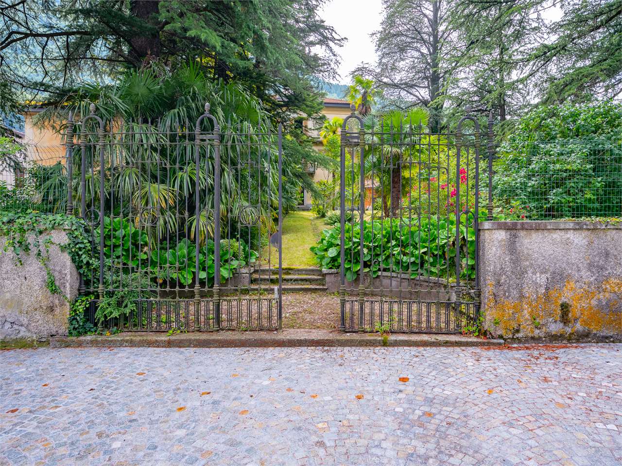 Villa in vendita a Claino con Osteno, 14 locali, zona no, prezzo € 850.000 | PortaleAgenzieImmobiliari.it