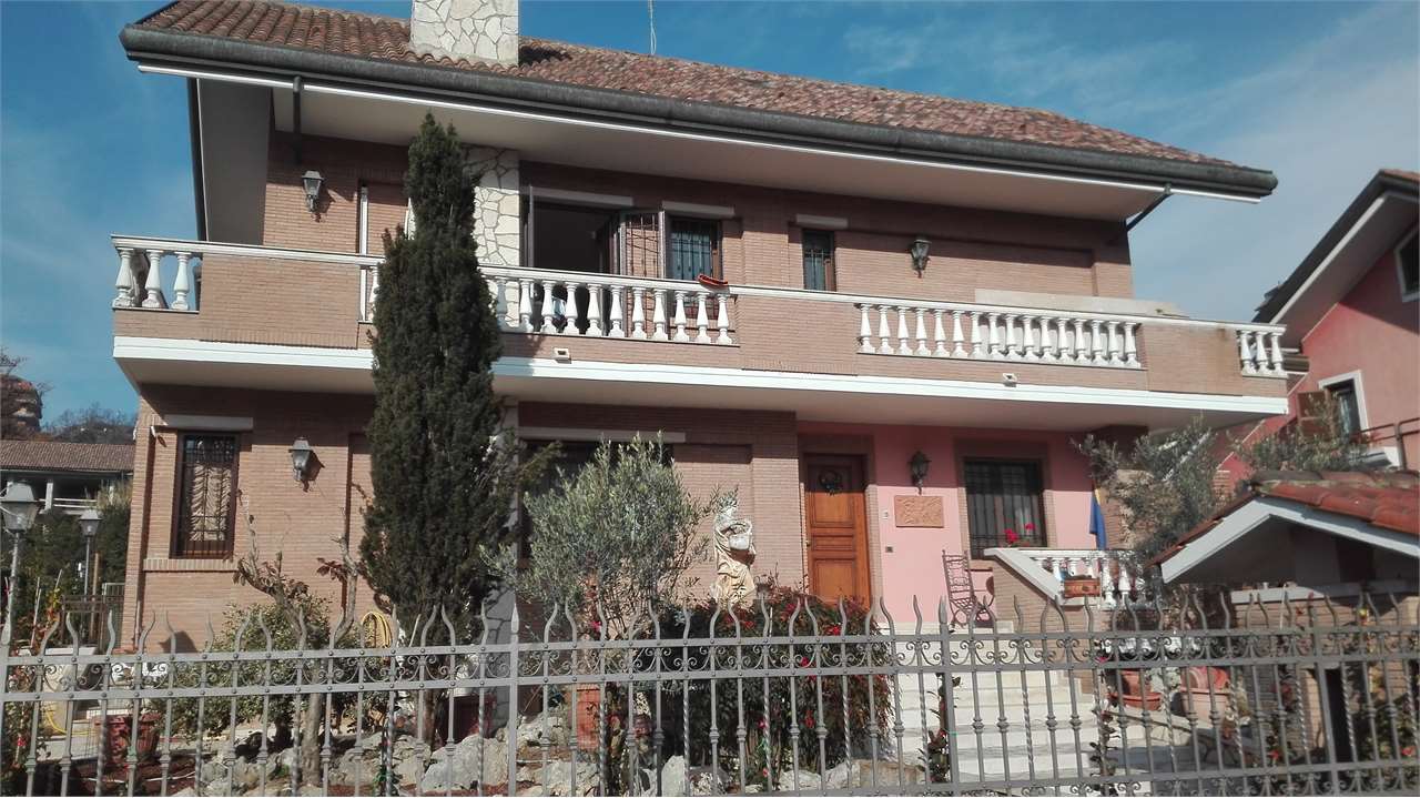 Villa in vendita a Frosinone, 5 locali, prezzo € 270.000 | PortaleAgenzieImmobiliari.it