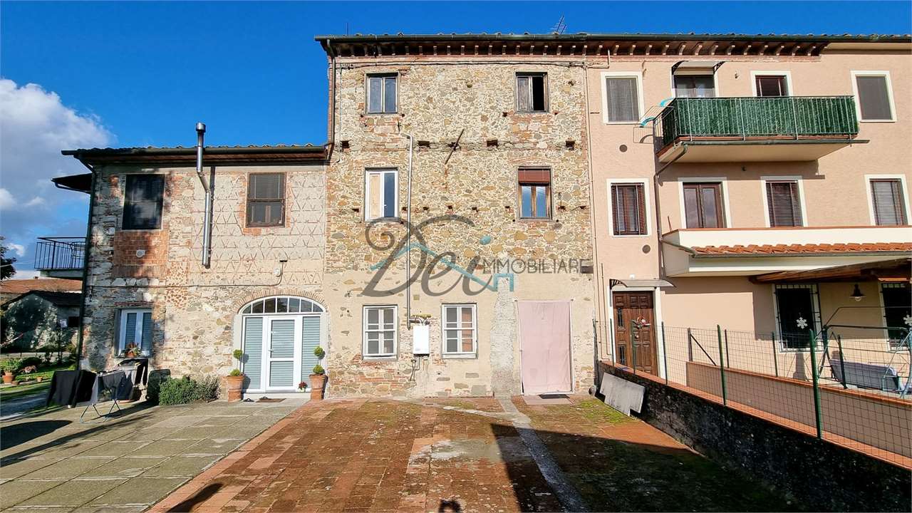 Appartamento in vendita a Capannori, 6 locali, zona ari, prezzo € 125.000 | PortaleAgenzieImmobiliari.it