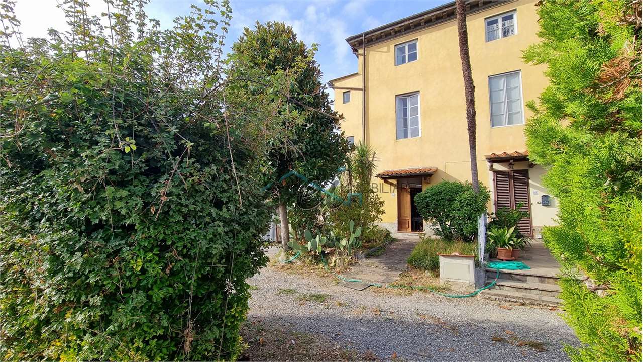 Appartamento in vendita a Capannori, 5 locali, zona Località: Segromigno in monte, prezzo € 95.000 | PortaleAgenzieImmobiliari.it