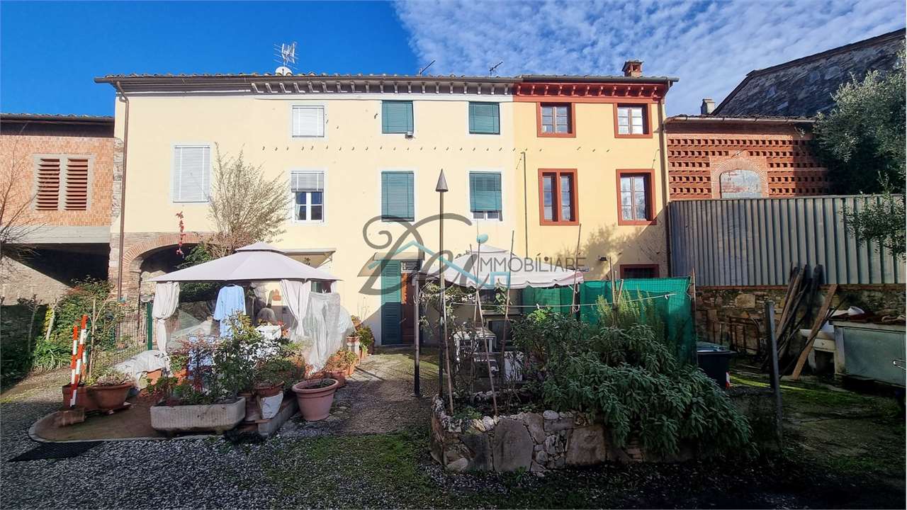 Appartamento in vendita a Lucca, 6 locali, prezzo € 150.000 | PortaleAgenzieImmobiliari.it