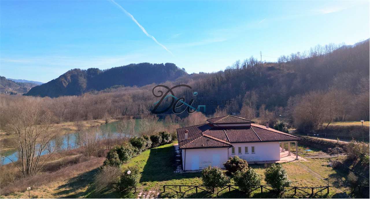 Villa in vendita a Camporgiano, 7 locali, prezzo € 290.000 | PortaleAgenzieImmobiliari.it