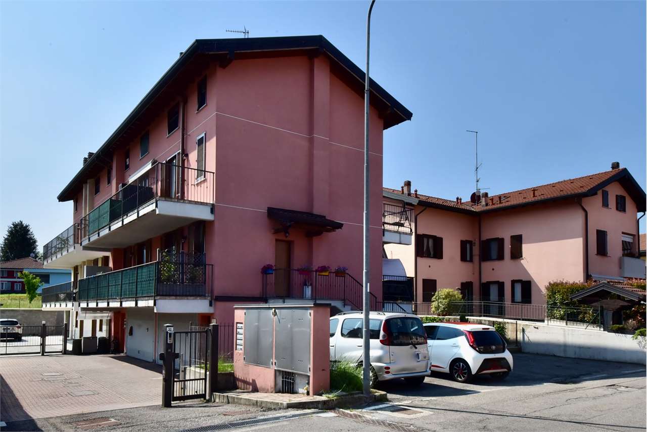 Appartamento in vendita a Senna Comasco, 3 locali, prezzo € 180.000 | CambioCasa.it