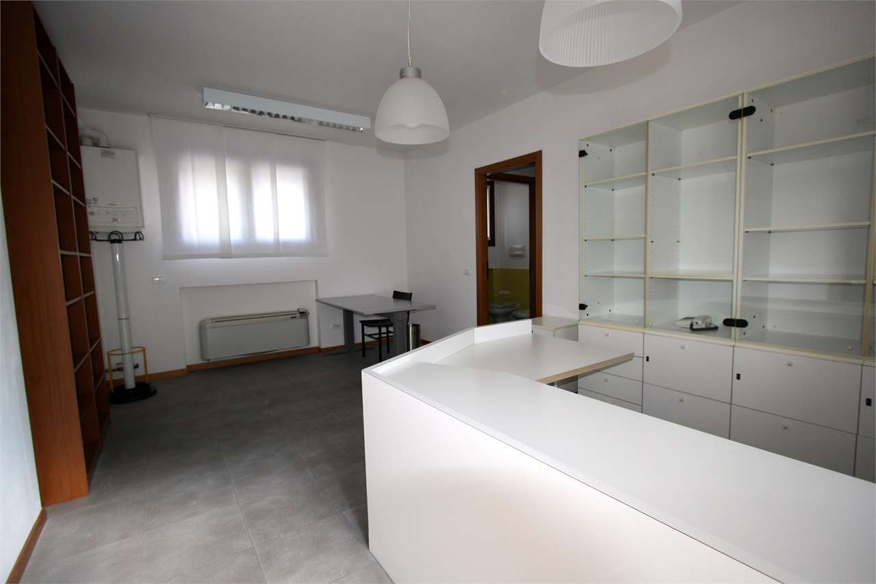 Ufficio / Studio in affitto a Zanica, 2 locali, prezzo € 550 | PortaleAgenzieImmobiliari.it