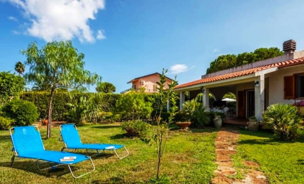 Villa in affitto a Siracusa, 3 locali, prezzo € 1.500 | CambioCasa.it