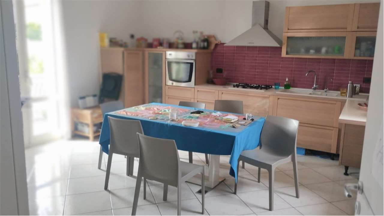 Appartamento in affitto a Siracusa, 4 locali, zona Località: Tremilia, prezzo € 900 | CambioCasa.it