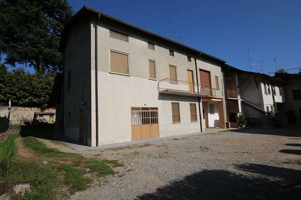 Appartamento in vendita a Cassina Rizzardi, 8 locali, zona Zona: Monticello, prezzo € 220.000 | CambioCasa.it