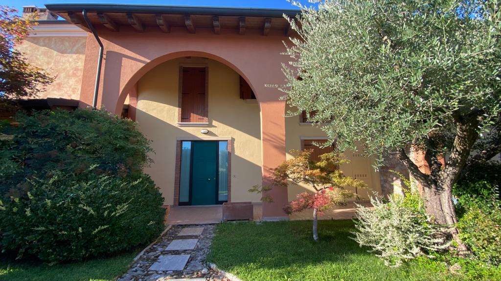 Villa a Schiera in vendita a Valeggio sul Mincio, 6 locali, prezzo € 320.000 | PortaleAgenzieImmobiliari.it