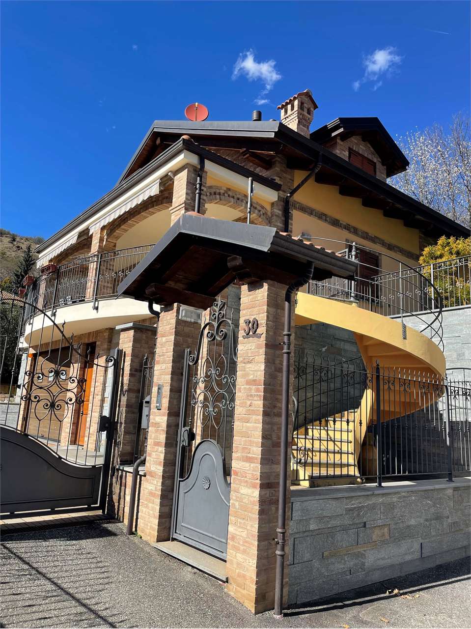 Villa in vendita a Trana, 7 locali, Trattative riservate | PortaleAgenzieImmobiliari.it